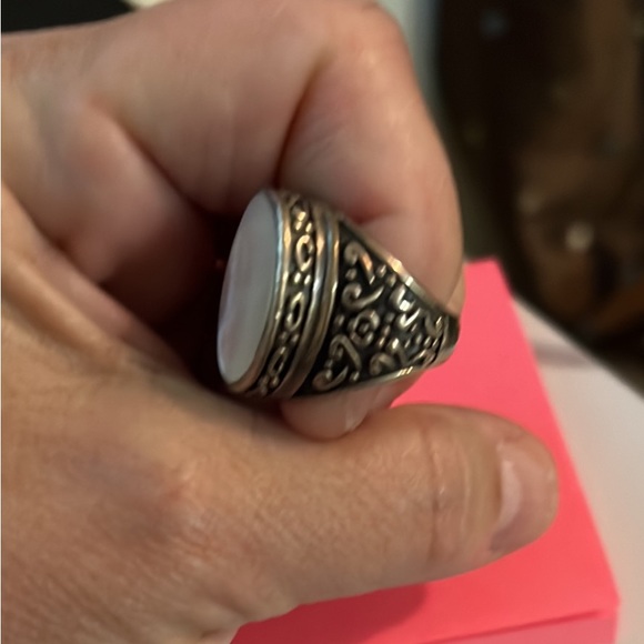 Sterling silver ring with white stone (mother of pearl) size 6 - Picture 2 of 3
